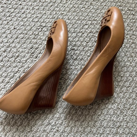 Tory Burch Beige Wedge Heels Size 5.5 - Picture 5 of 7